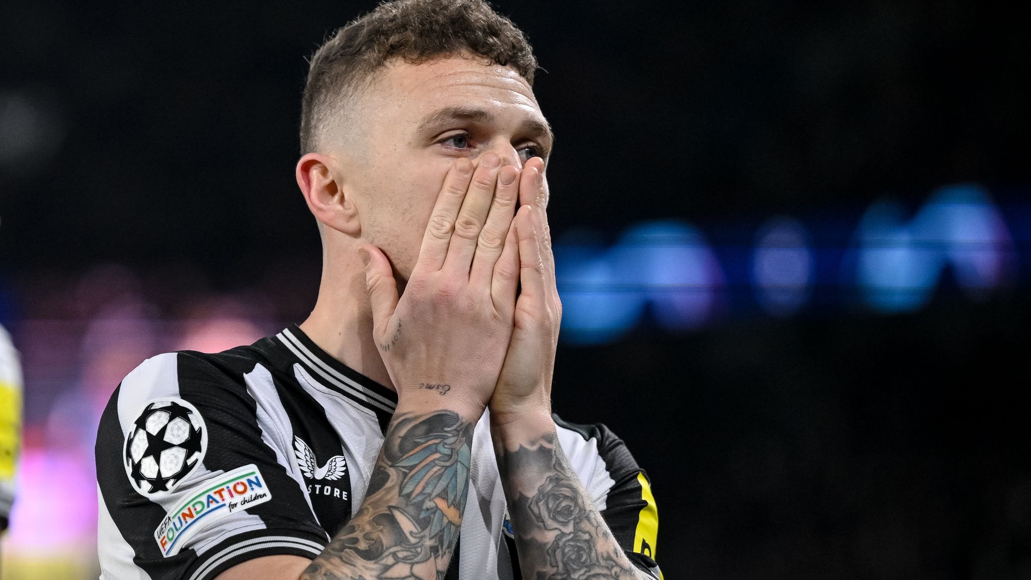 Newcastle "đau đầu" vì Kieran Trippier