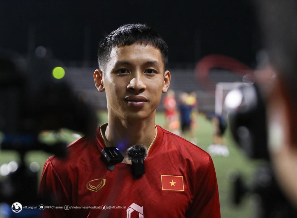 Tiền vệ Hùng Dũng: "Tất cả đều phải cố gắng vì không ai chắc chắn có suất ở đội"