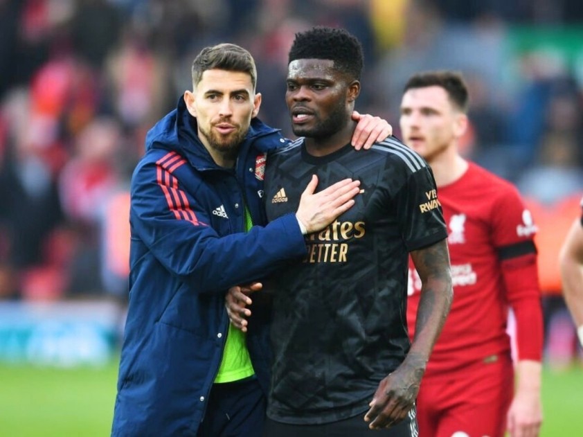 Chốt xong 3 'vật tế thần', Arsenal sẽ có Osimhen tặng Arteta đua vô địch