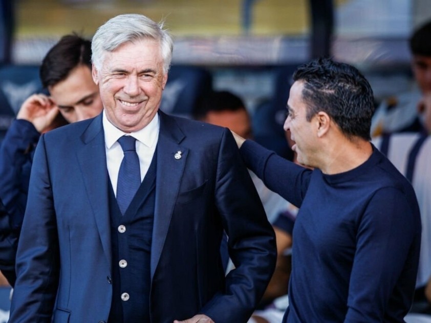 Ancelotti tin tưởng Xavi có thể vượt qua giai đoạn khó khăn cùng Barca.