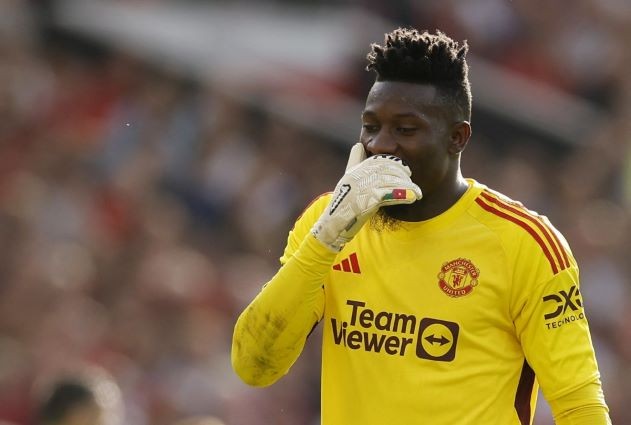 Ten Hag nói gì sau sai lầm "tai hại" của học trò Onana?