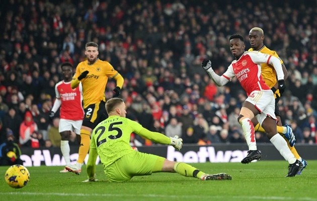Arsenal đang "bỏ lỡ" cơ hội cán đích vô địch