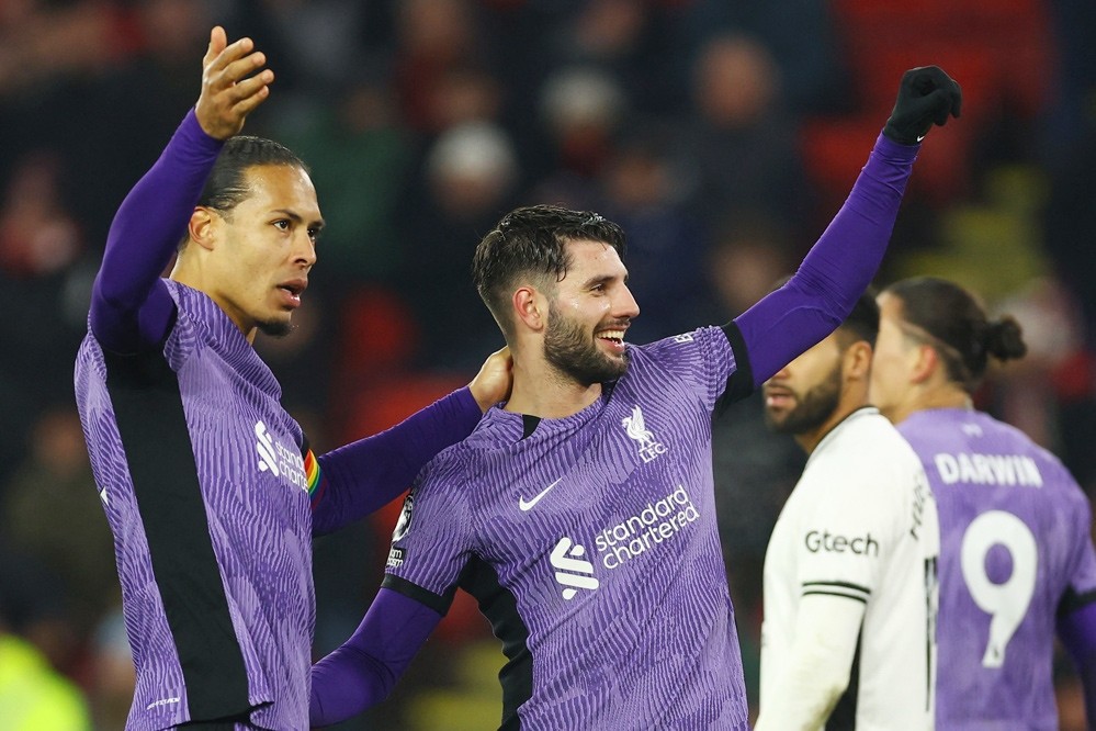 Liverpool bỏ lại Sheffield nhờ hai bàn thắng