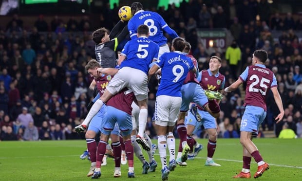 Everton gây đau khổ cho Burnley khi Michael Keane ấn định chiến thắng