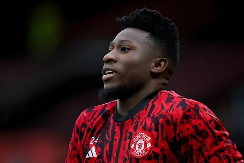 Phản ứng của thủ môn MU trước những lời chỉ trích