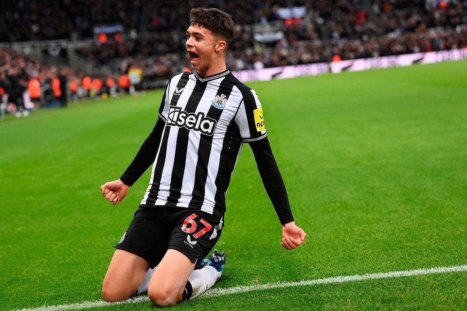 Tài năng trẻ của Newcastle phá vỡ kỷ lục của cựu cầu thủ MU