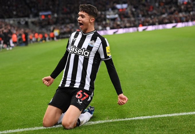 Kết quả Newcastle - Fulham: Chích Chòe vượt mặt MU