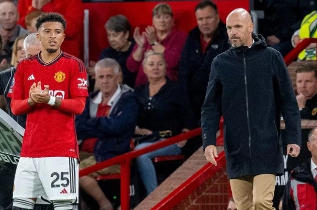 Man Utd bị trói chân buộc tay trong tháng 1