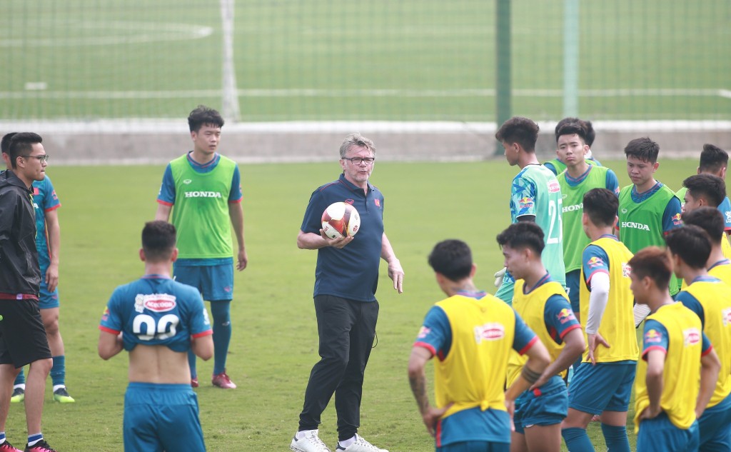 Tuyển Việt Nam hội quân, khó cho các tân binh