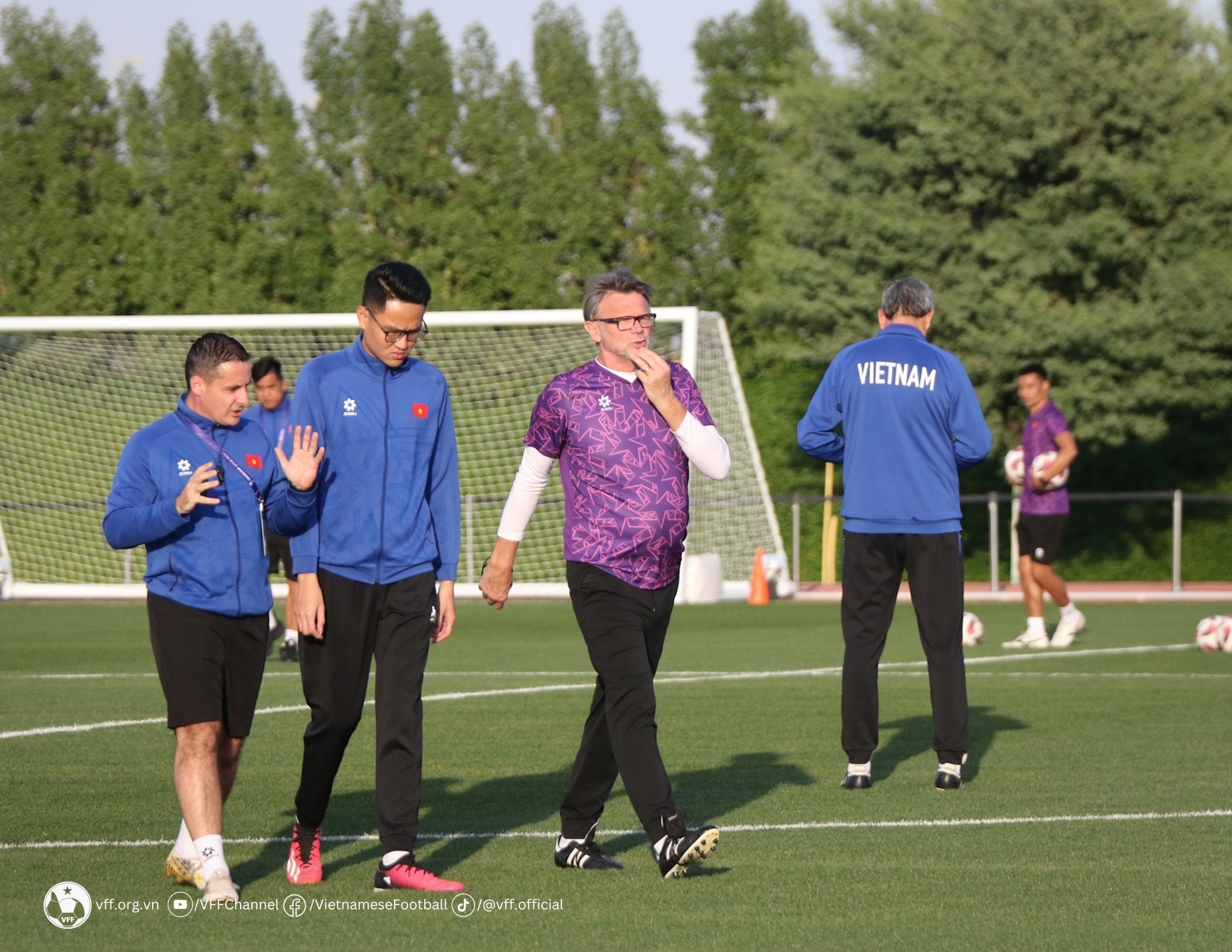 Tuyển Việt Nam sẽ chơi thế nào trước ứng cử viên vô địch ĐT Nhật Bản?