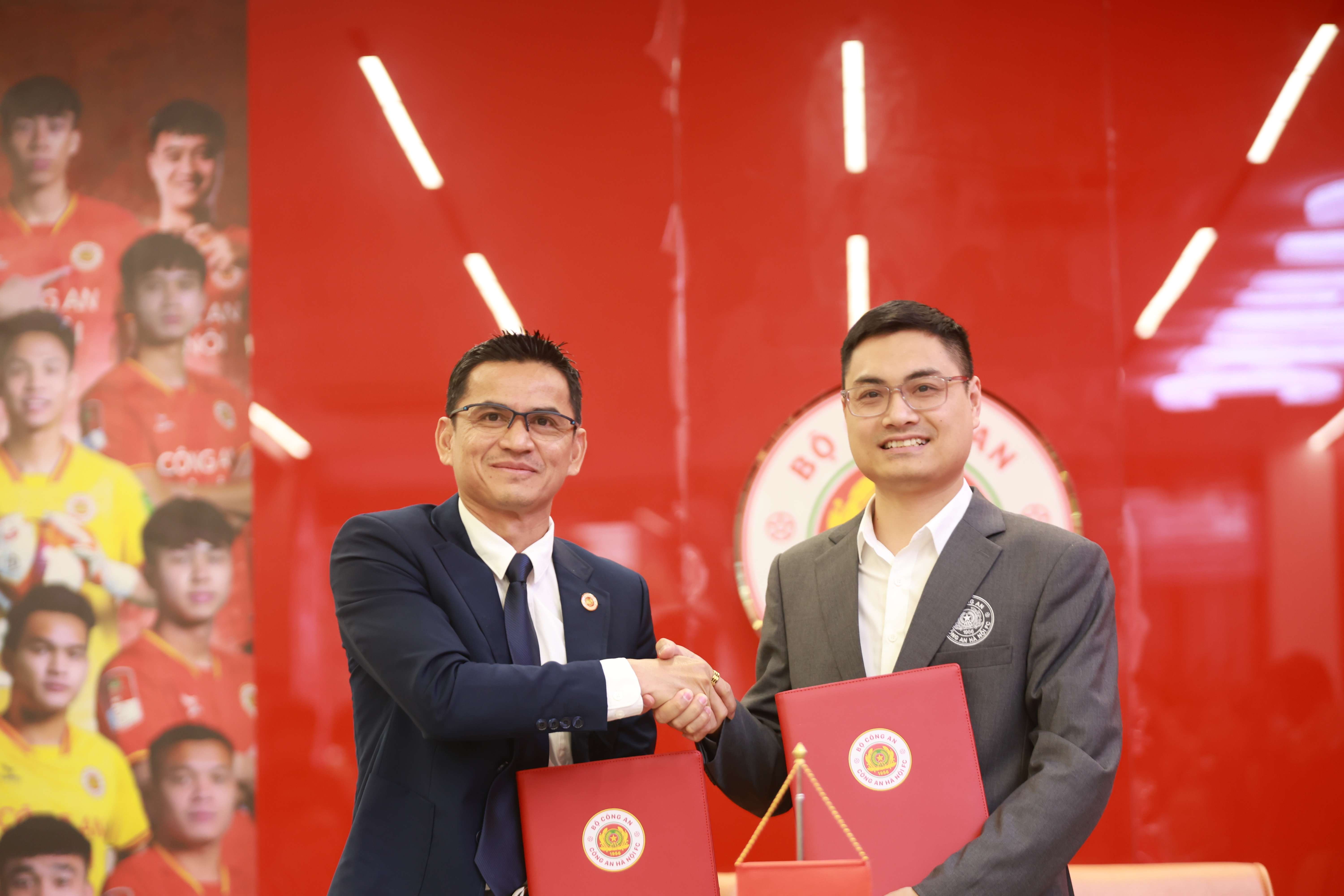 HLV Kiatisak ra mắt CLB CAHN, đặt mục tiêu vô địch V. League