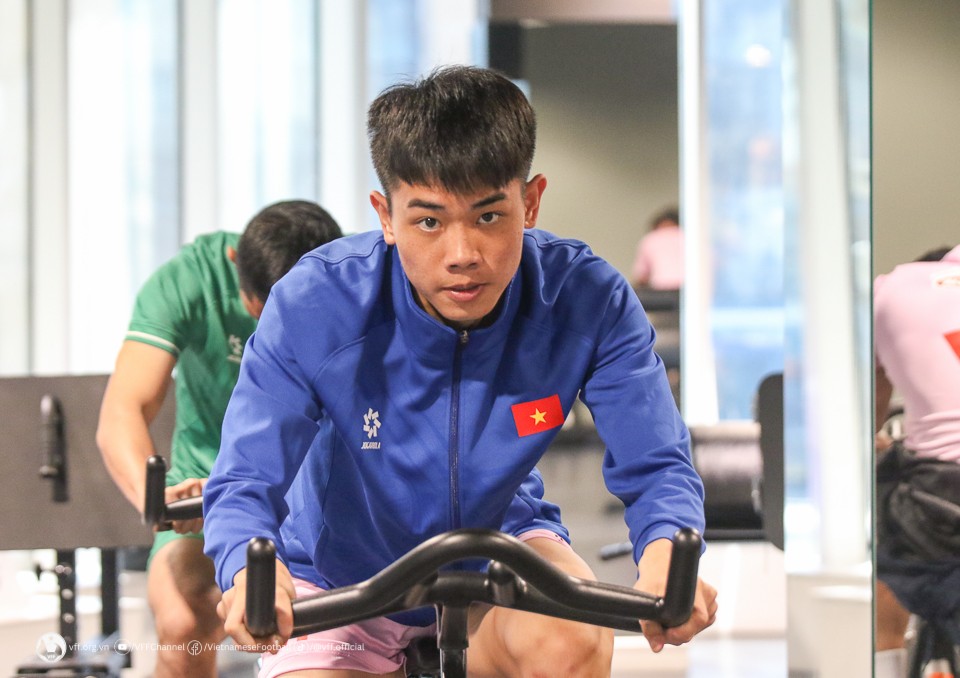 Đình Bắc tập trở lại tập luyện, sẵn sàng ra sân ở trận gặp Iraq