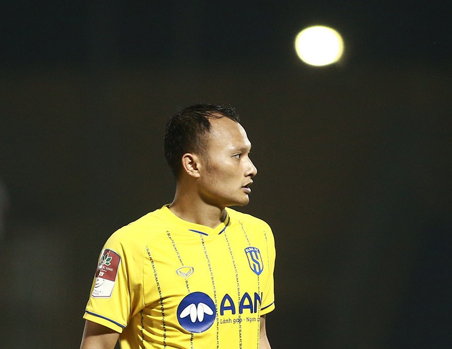 Tiền vệ Trọng Hoàng có bến đỗ mới