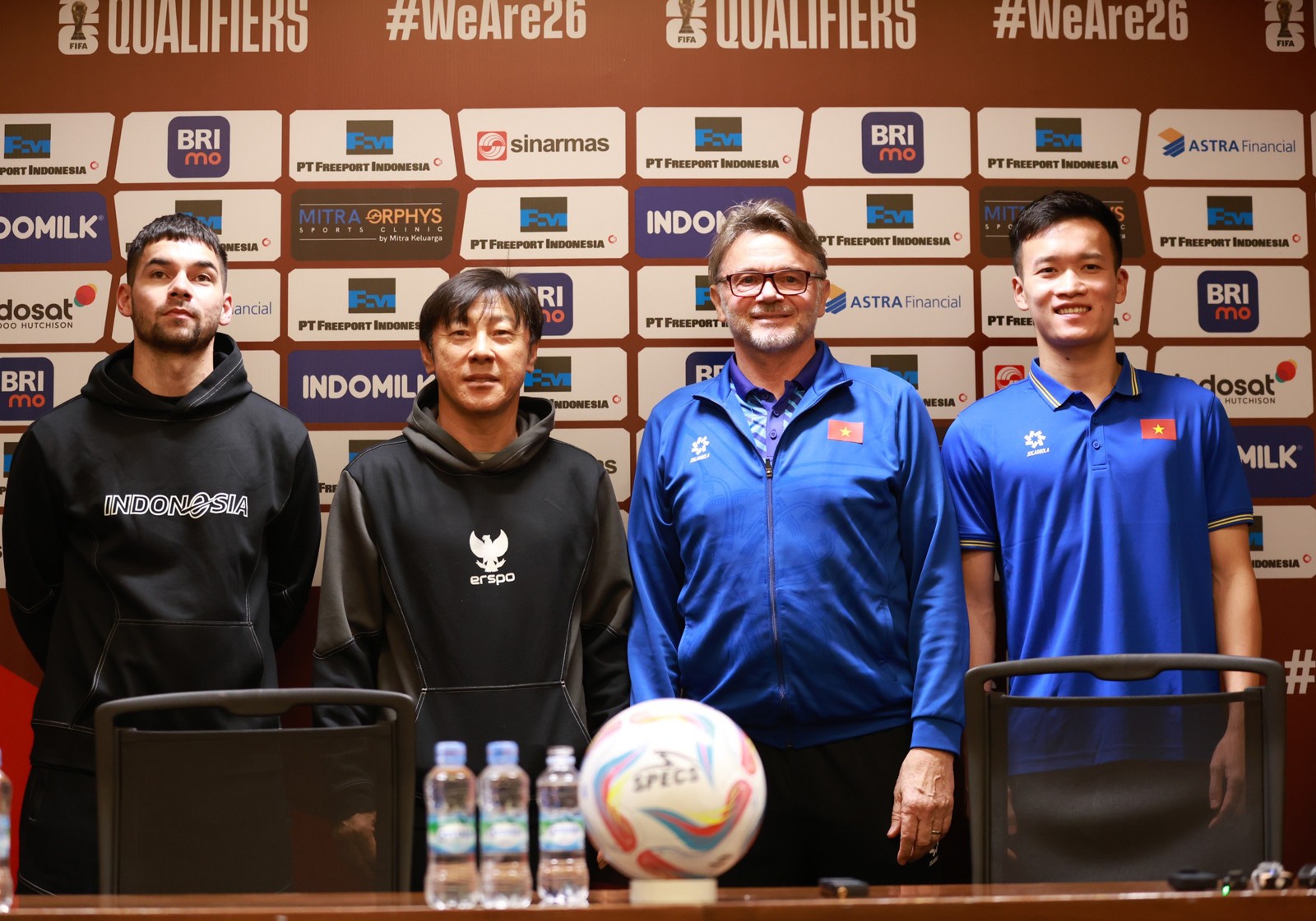 Báo Indonesia: HLV Troussier làm giám đốc kỹ thuật, "song kiếm" với HLV Shin Tae Yong