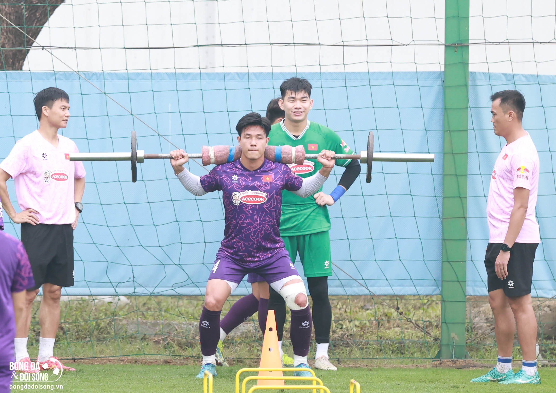 U23 Việt Nam tập gánh tạ, ''nhồi thể lực'' trước ngày lên đường tham dự VCK U23 Châu Á