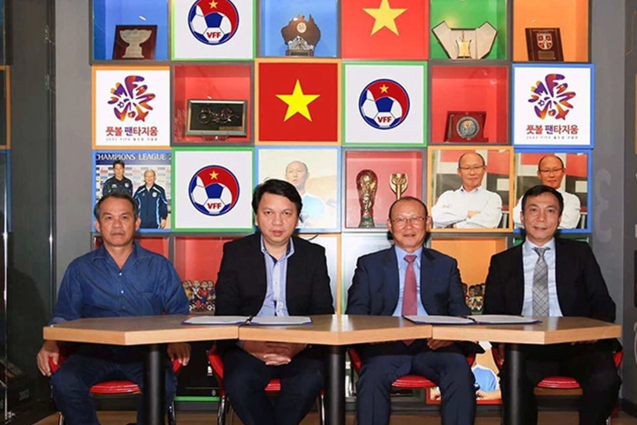 Lời nhận xét về cách chọn HLV ĐT Việt Nam của bầu Đức: Không có chuyện nộp đơn chờ duyệt