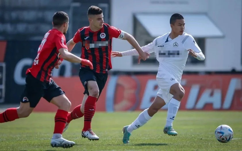 Cầu thủ Việt kiều tỏa sáng ở châu Âu, mong muốn chơi cho ĐTQG Việt Nam