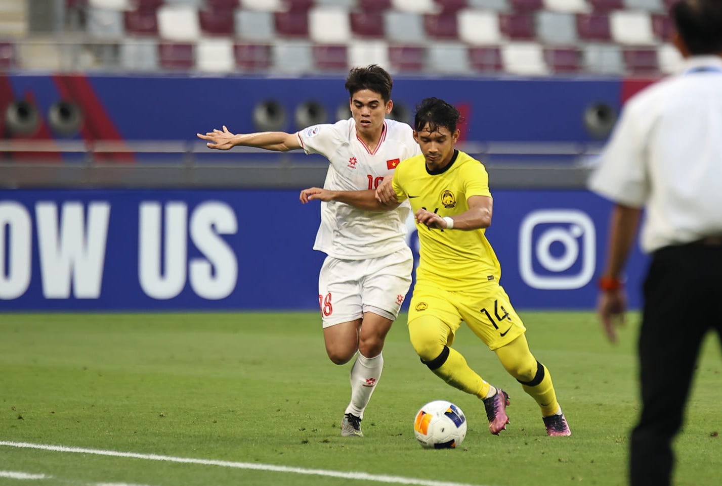 Tiền vệ Khuất Văn Khang hạnh phúc khi lập siêu phẩm