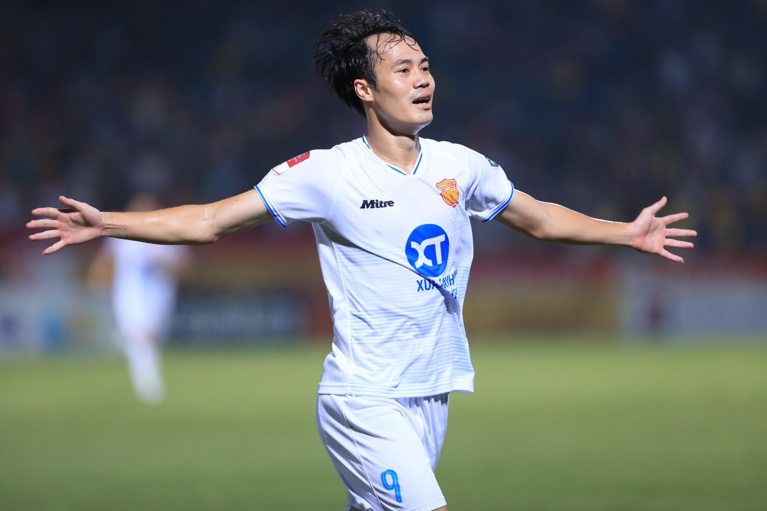 Thắng CAHN đầy kịch tính, HLV Vũ Hồng Việt nói: "Nam Định chưa nghĩ đến chức vô địch"