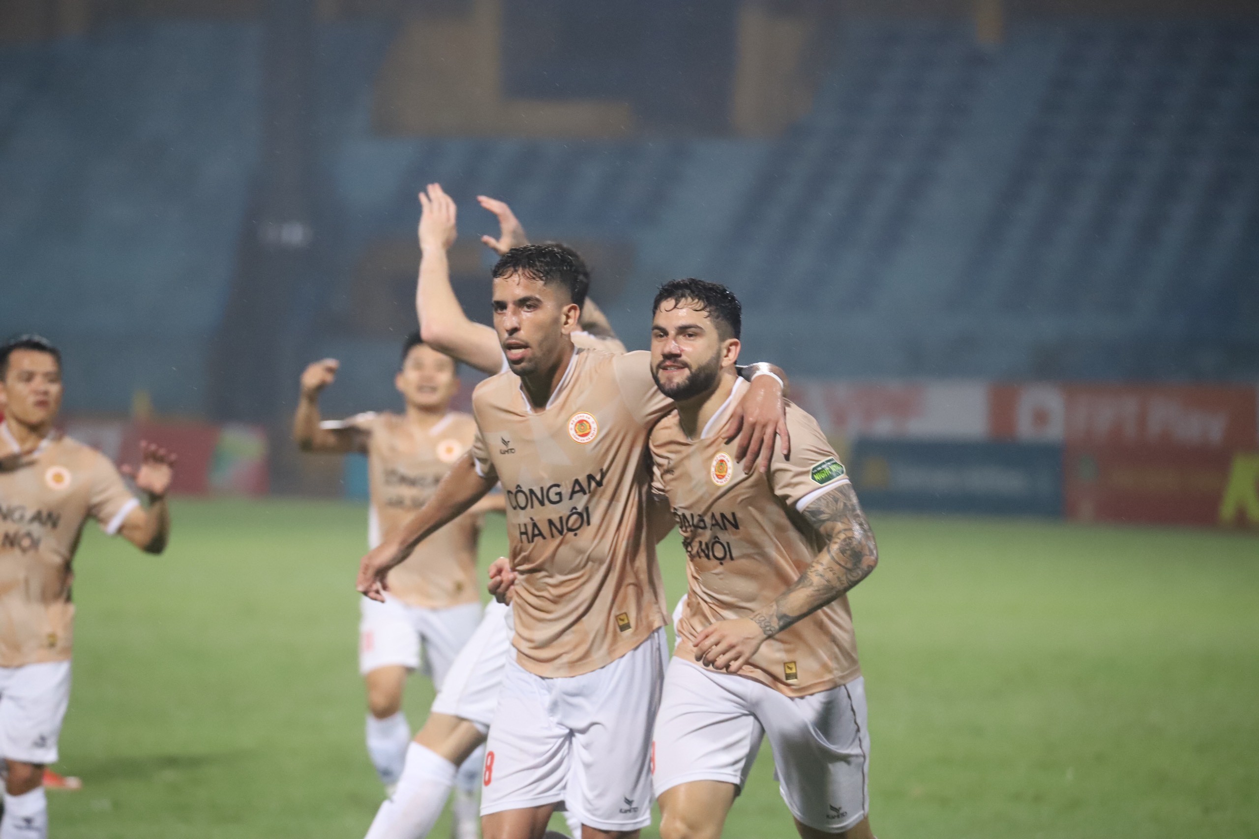 HLV Kiatisuk tiết lộ nguyên nhân khiến FIlip Nguyễn phát bực, tin HAGL sẽ cầm chân Nam Định