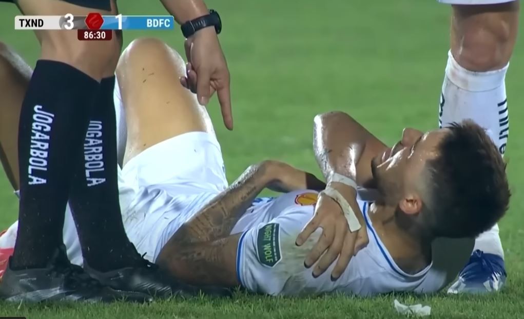 Hendrio chấn thương vai phức tạp, có thể nghỉ vài vòng đấu