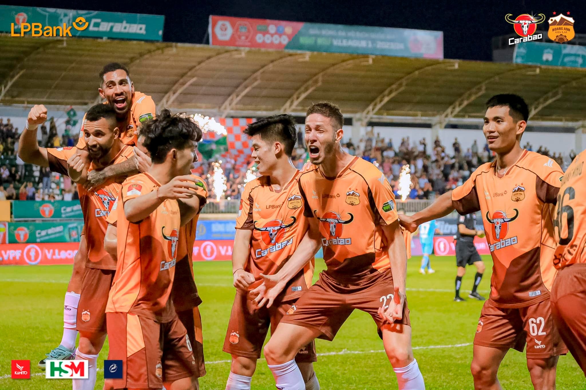 HLV Vũ Tiến Thành ám chỉ sai lầm từ chính sách "làm hình ảnh" của bầu Đức