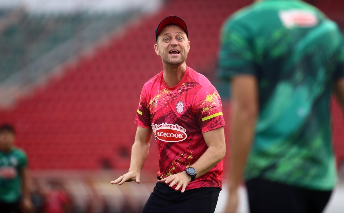 HLV Mano Polking ra mắt CLB CAHN ngay tại địa điểm "thân quen"