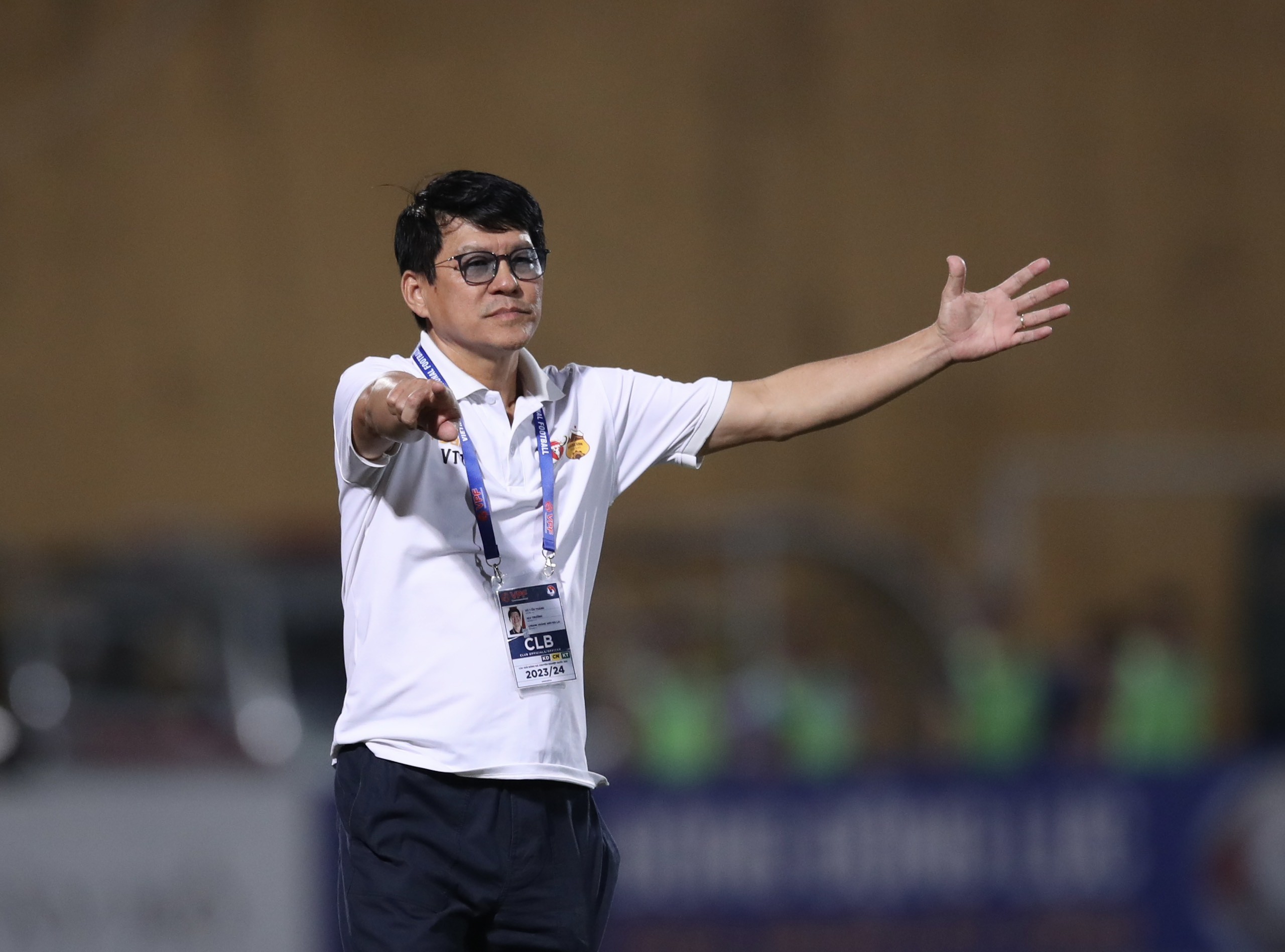 HLV Vũ Tiến Thành "nói mỉa" Hà Nội FC tiểu xảo câu giờ, tiến cử nhân tố quan trọng cho ĐT Việt Nam