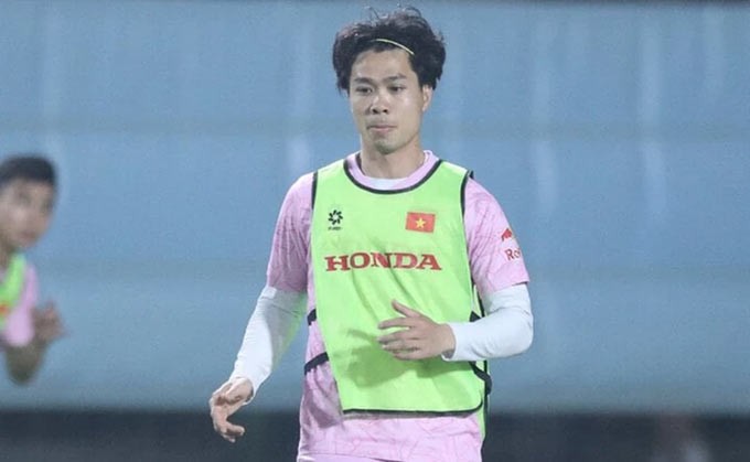 HLV Kim Sang Sik gạch tên Công Phượng và Bùi Tiến Dũng