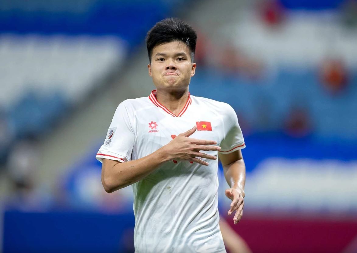 Tại sao HLV Kim Sang Sik buộc phải chọn tiền đạo 3 năm ghi một bàn?