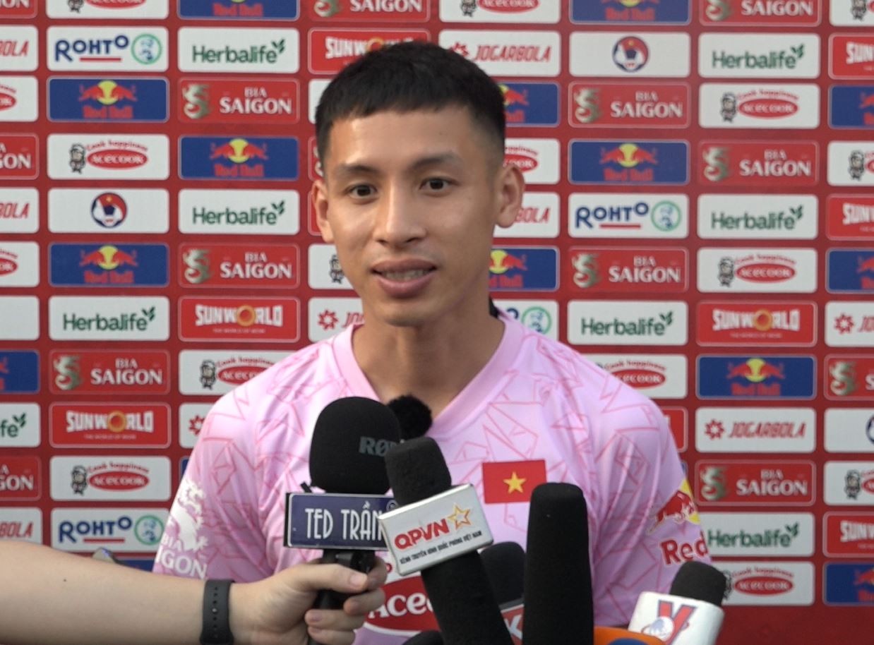 Đỗ Hùng Dũng: "HLV Kim Sang Sik khiến tôi cảm thấy gần gũi và thân quen hơn"