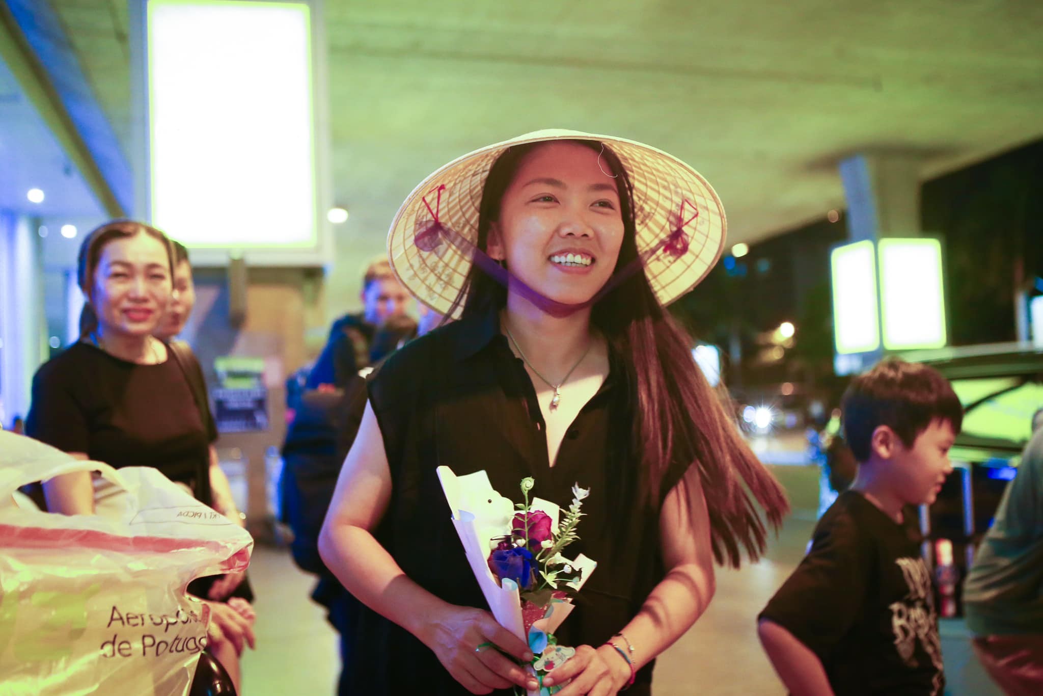 Tiền đạo Huỳnh Như: ''Mỗi lần trở về Việt Nam luôn có cảm giác rất đặc biệt''