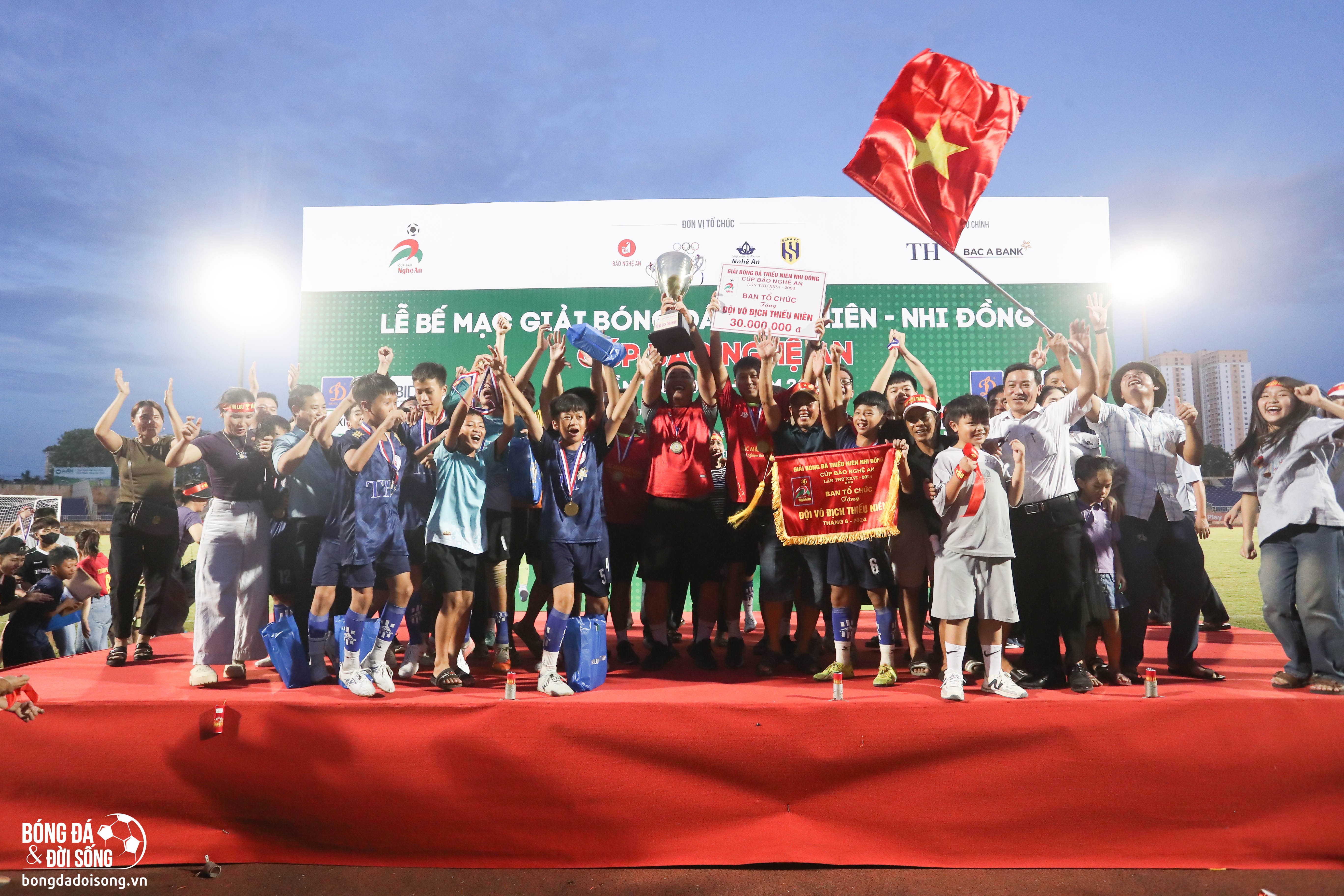 Thi đấu đầy nỗ lực, đội bóng Thiếu niên Quỳnh Lưu lên ngôi vô địch Cúp Báo Nghệ An 2024