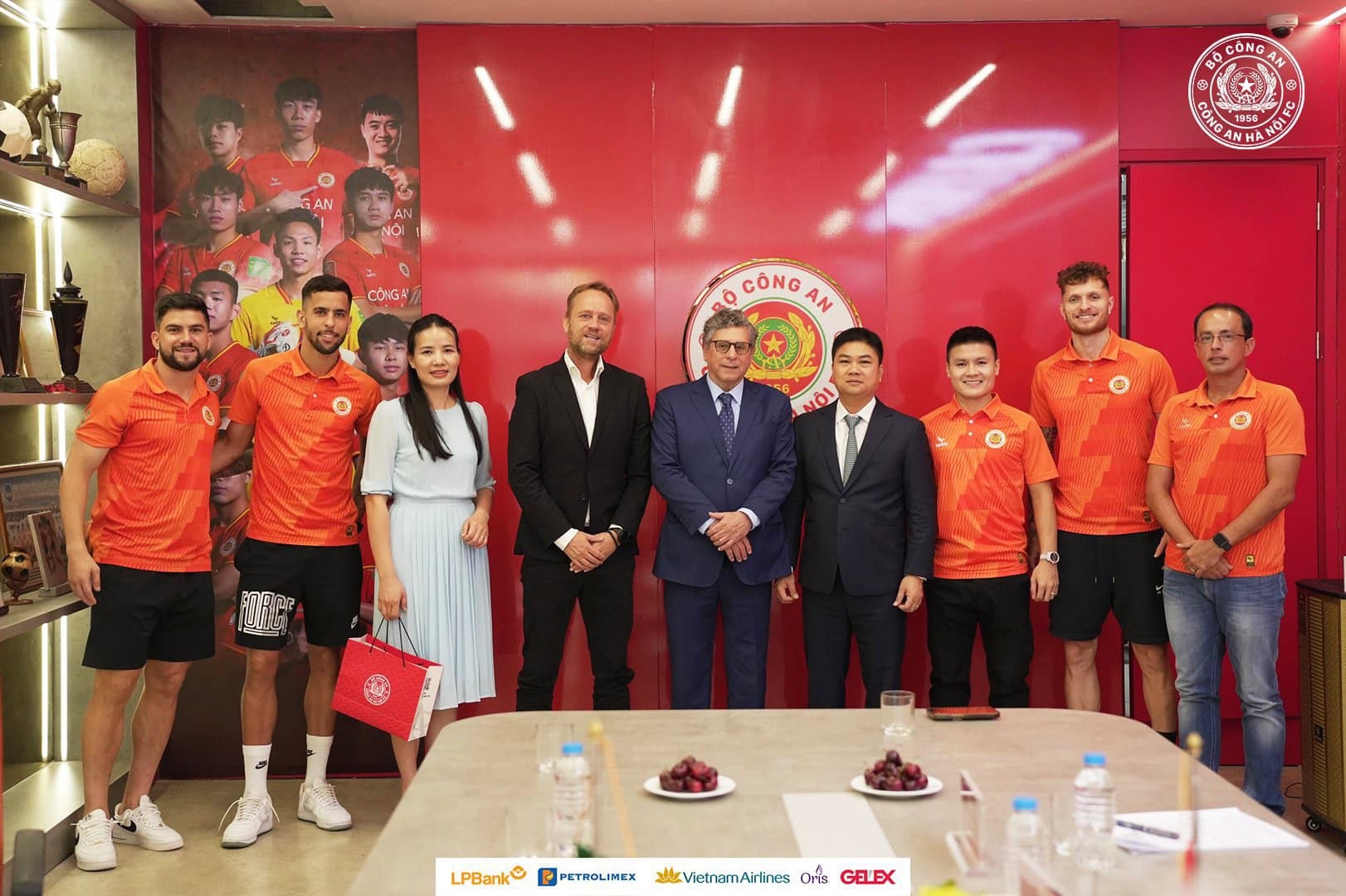 Đại sứ Brazil tới thăm và làm việc với CLB Công An Hà Nội