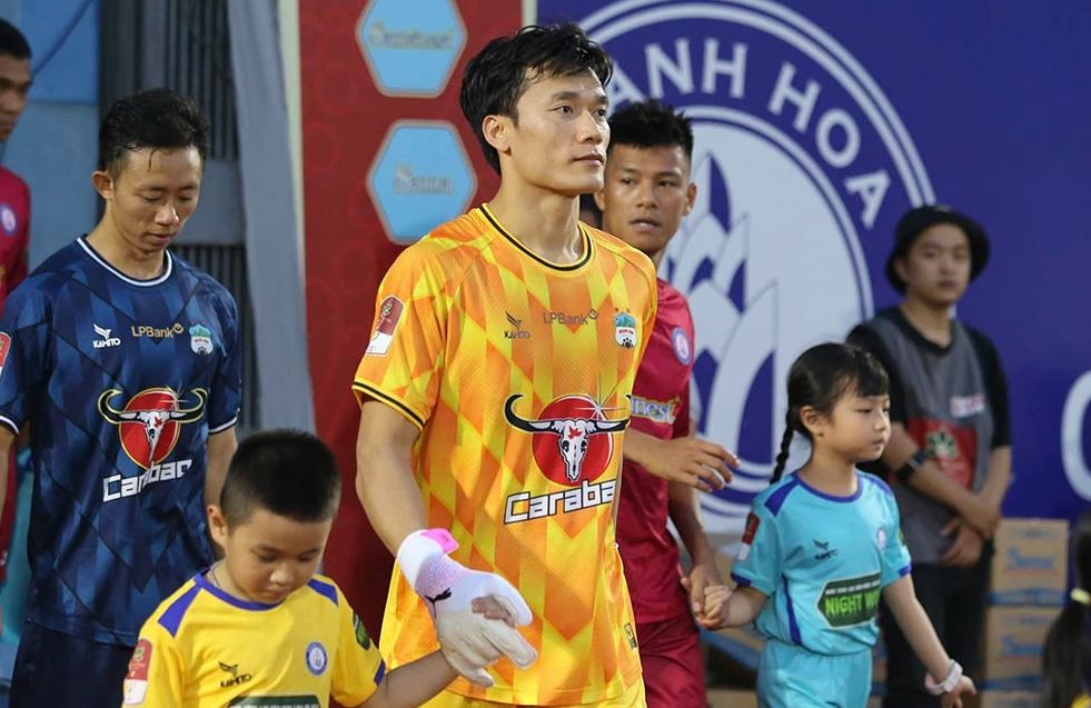 Chuyển nhượng V.League: CAHN nổ bom tấn đầu tiên, Bầu Đức giữ chân Bùi Tiến Dũng