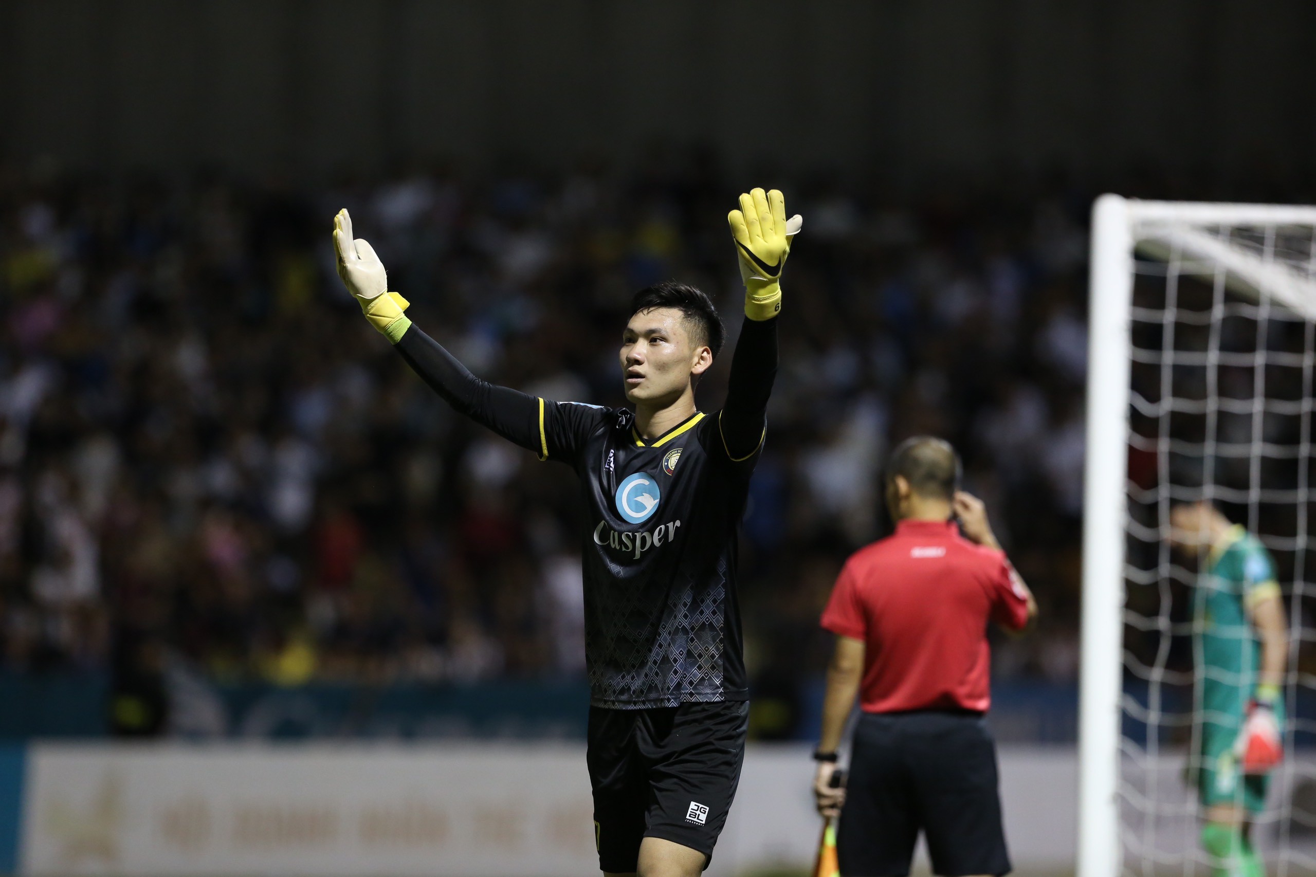 Thủ môn CLB Thanh Hóa: ''Tôi đã nghiên cứu rất kỹ cách sút penalty của Văn Quyết''