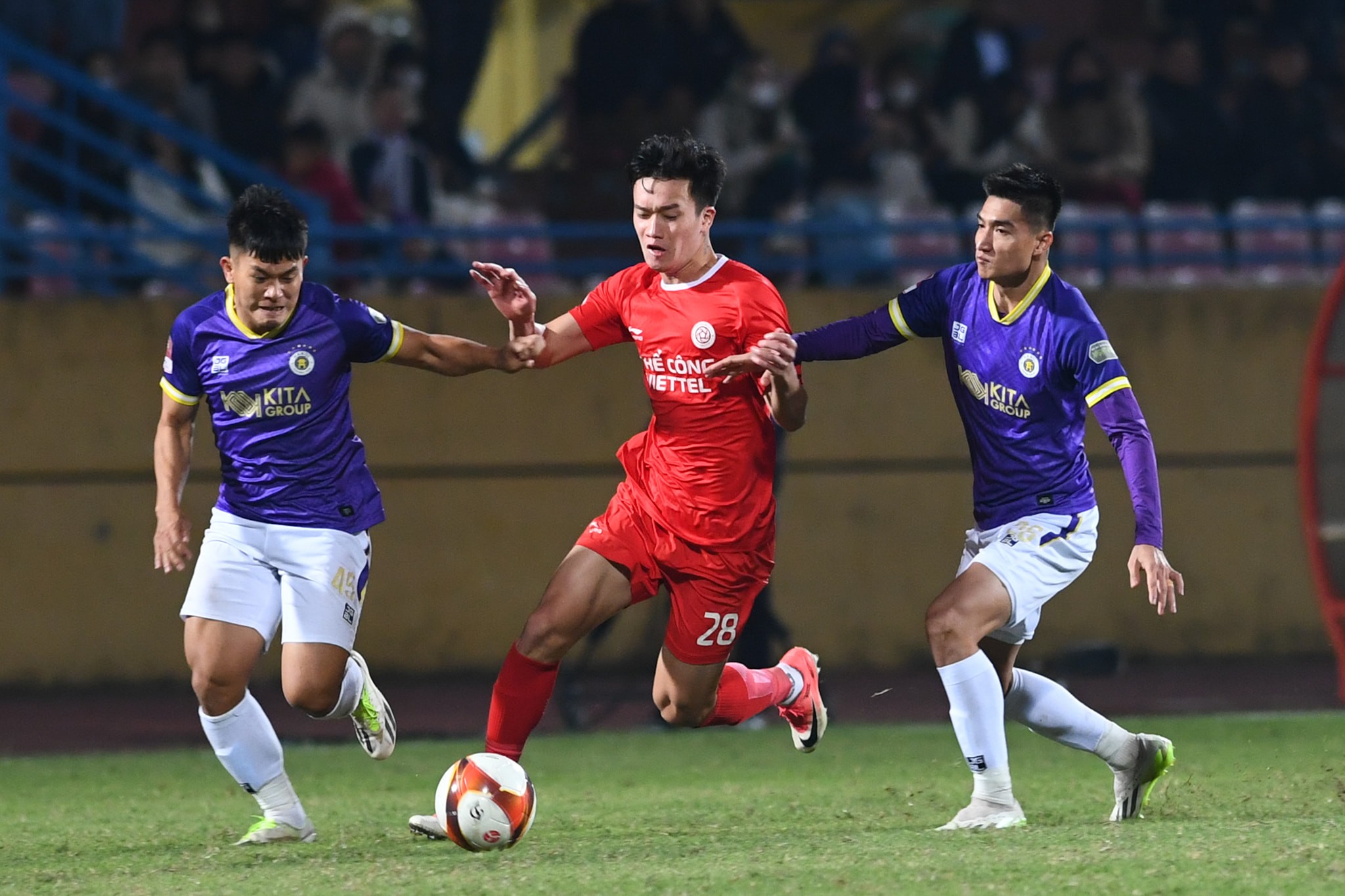 Thể Công Viettel được đề nghị rời sân Hàng Đẫy, chờ VFF ra quyết định