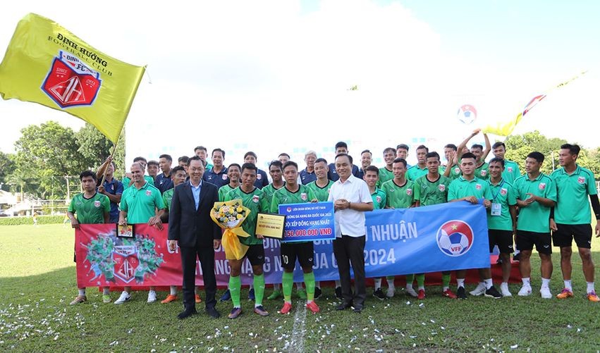 CLB Định Hướng Phú Nhuận bỏ giải Hạng Nhất, một giám đốc giữ quỹ 2,4 tỷ đồng