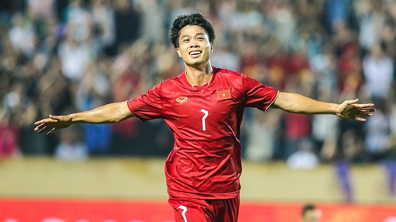 Công Phượng "lặn mất tăm hơi" tại Nhật Bản, HLV Kim Sang Sik khó điền tên