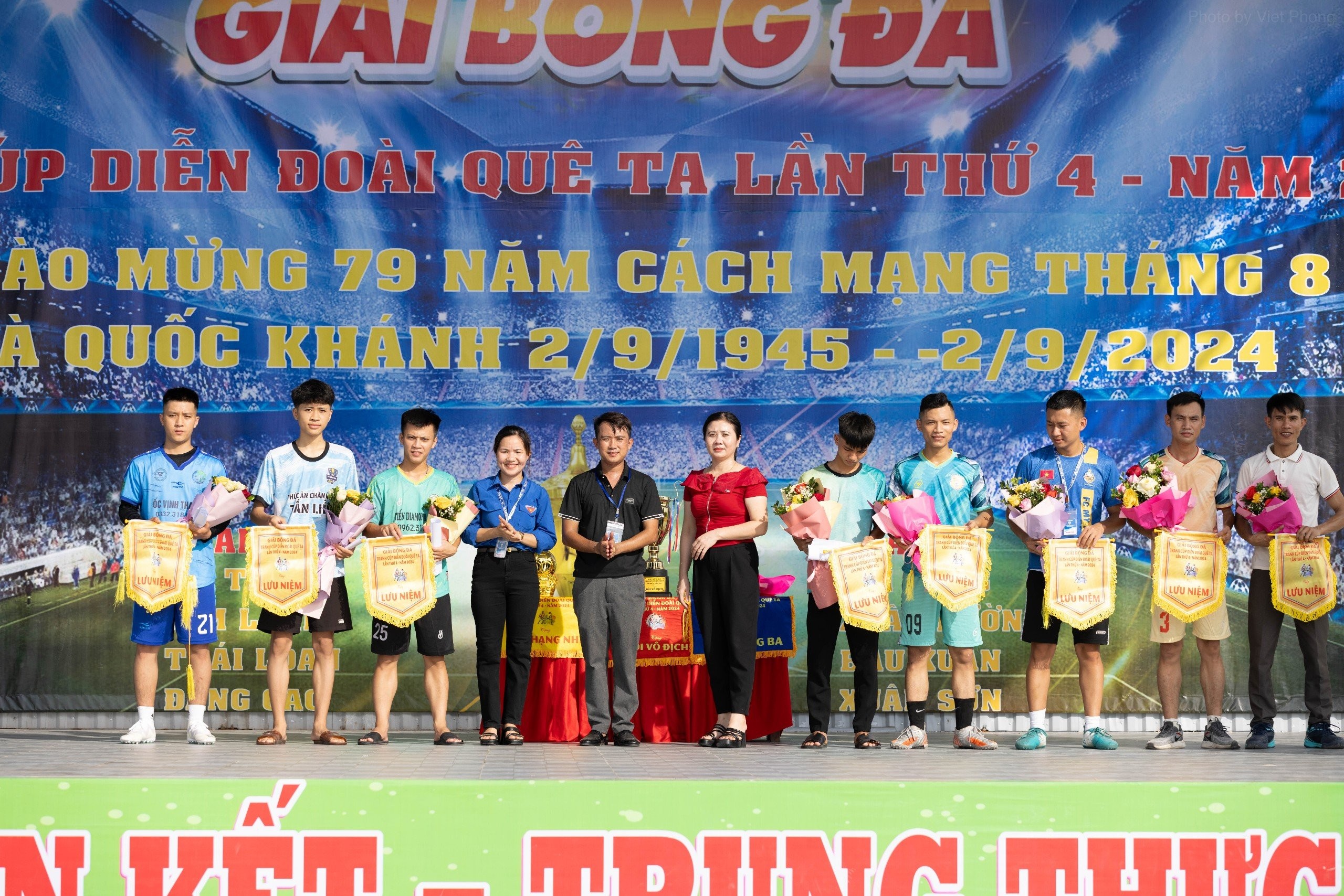 Tưng bừng Lễ khai mạc giải bóng đá 'Diễn Đoài quê ta'