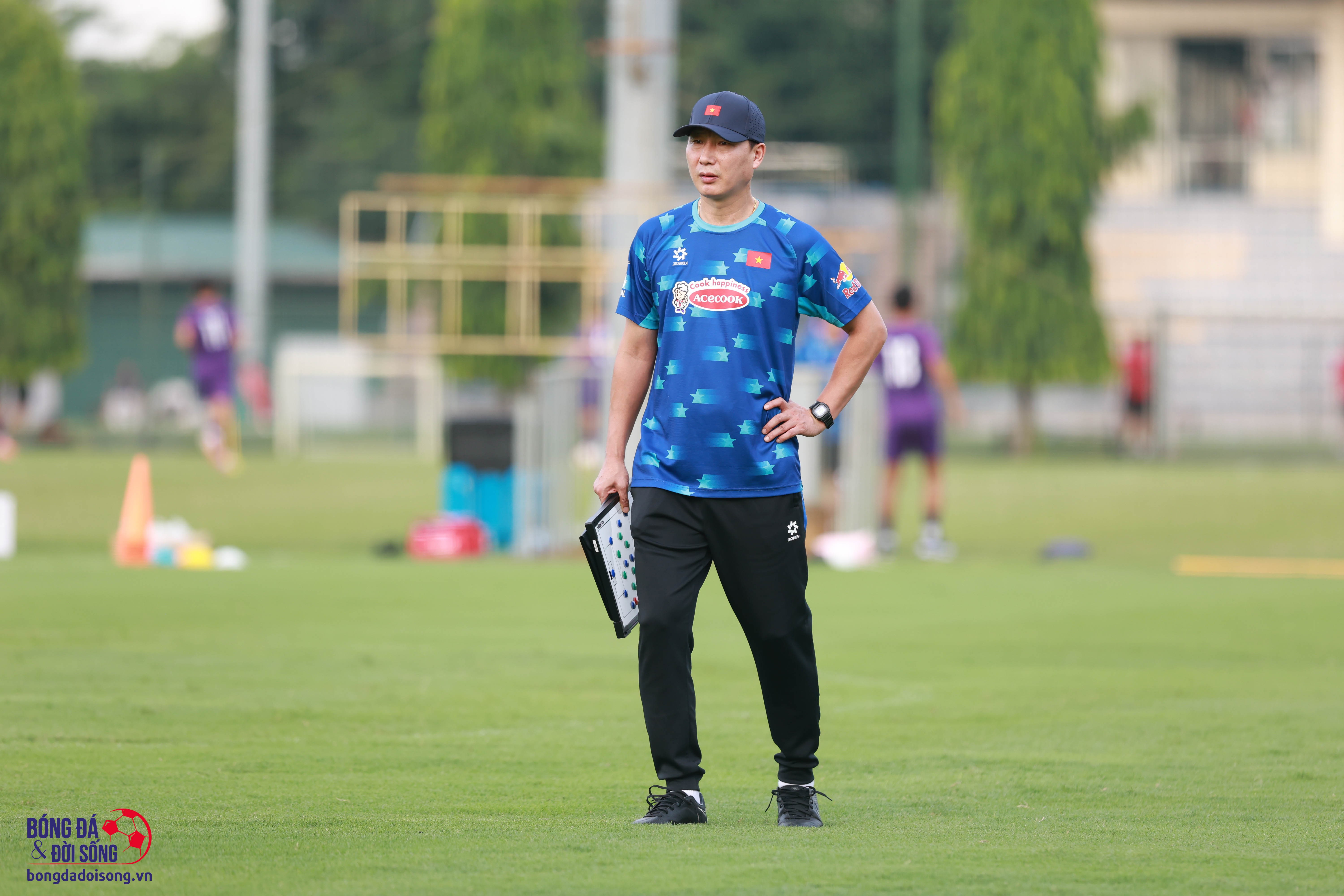 HLV Kim Sang Sik không vội vã như ông Troussier