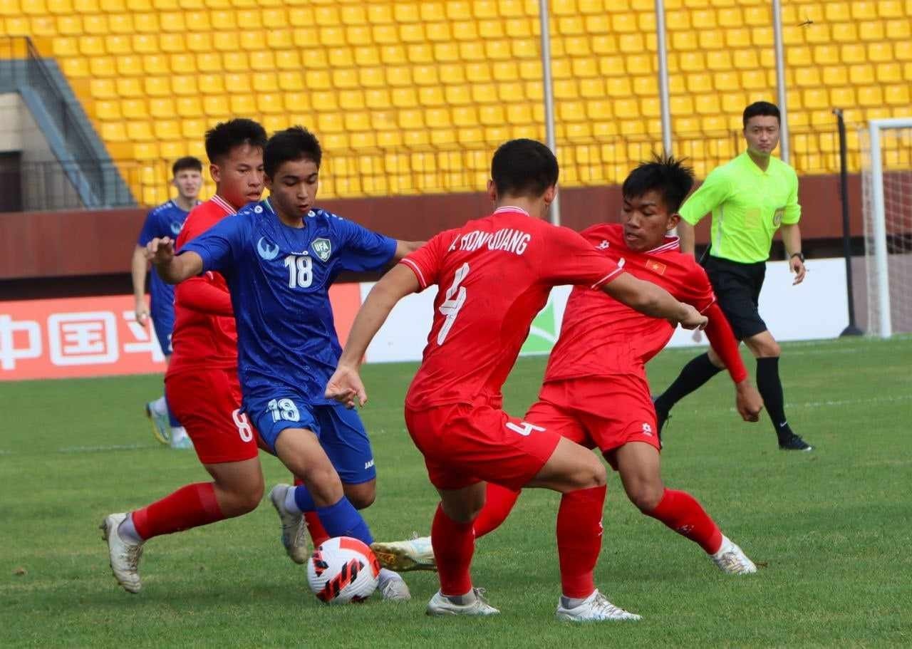 U16 Việt Nam gây bất ngờ trên đất Trung Quốc, đại thắng Uzbekistan