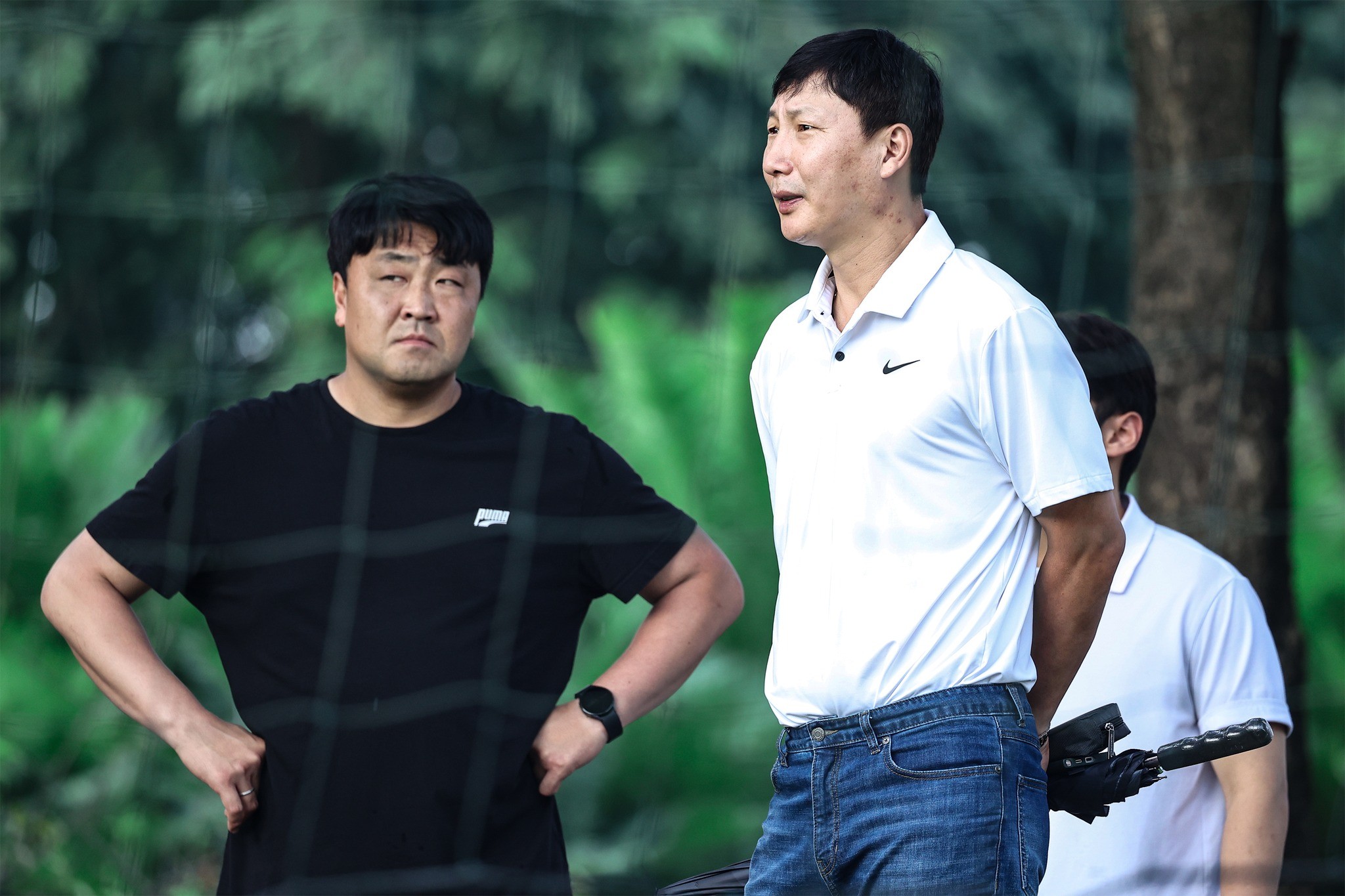 Không có V.League, HLV Kim Sang Sik "lặn lội" đi xem Hoàng Đức, Tuấn Hải đá giao hữu