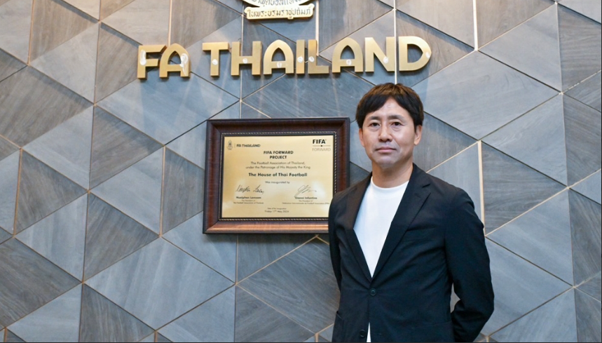 ĐT Thái Lan có thêm "tướng" mạnh, từng là thầy cũ của Công Phượng
