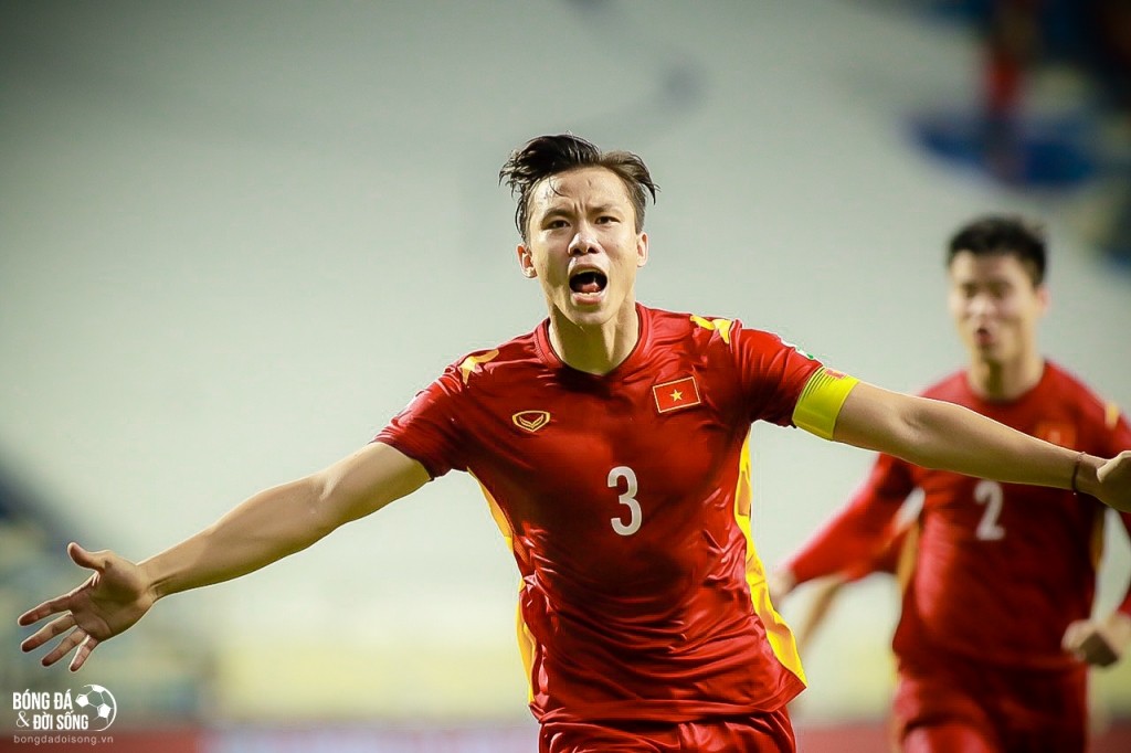 Quế Ngọc Hải đi vào lịch sử bóng đá Việt Nam, chỉ còn kém cựu danh thủ Lê Công Vinh