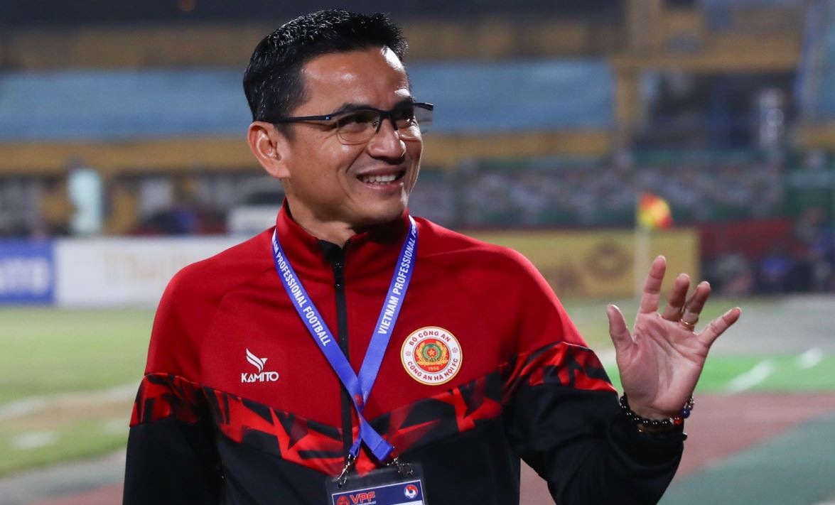 HLV Kiatisak làm điều ý nghĩa, hướng về bà con vùng lũ tại Việt Nam