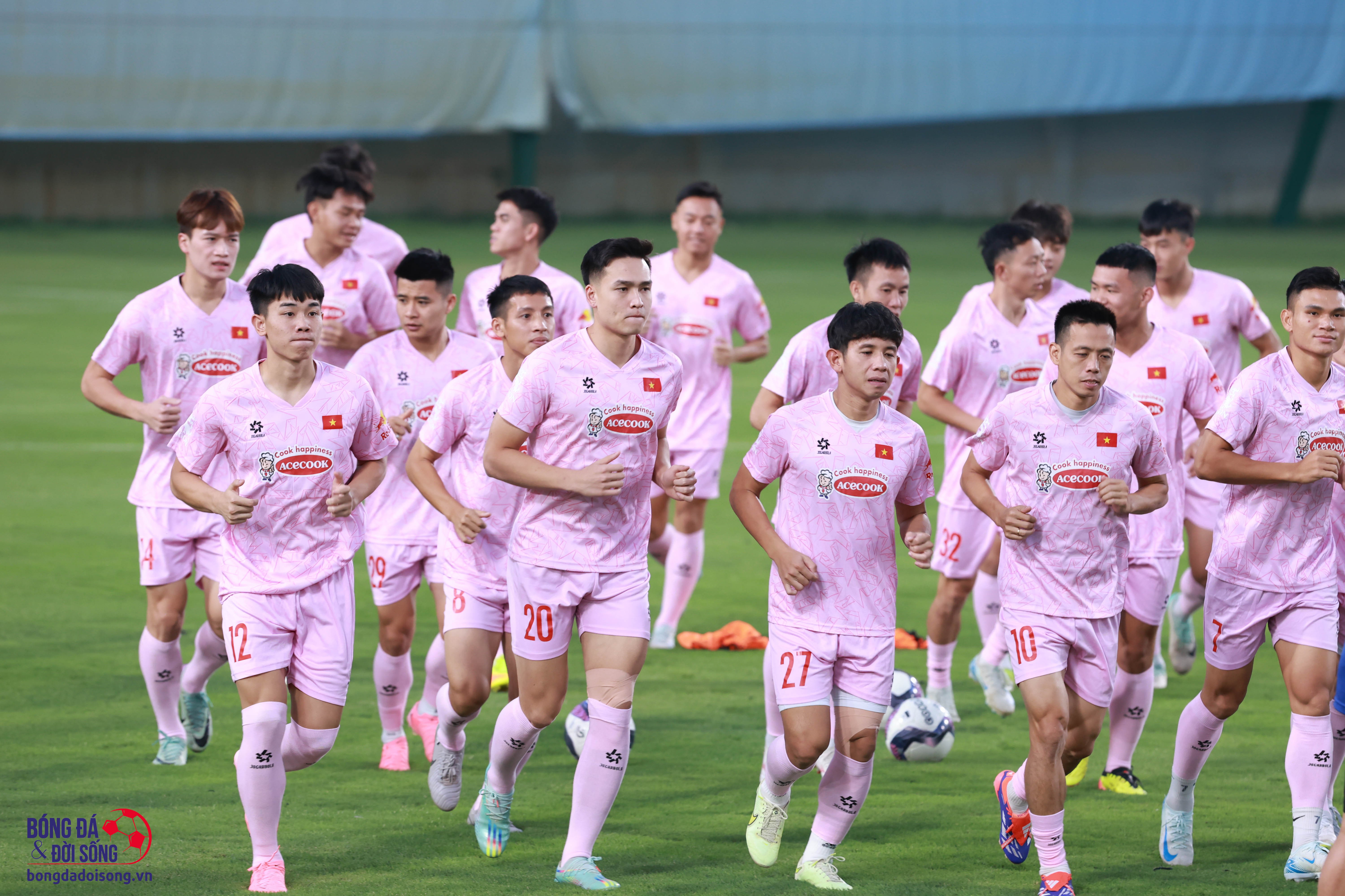 Tuyển Việt Nam thiệt quân ở buổi tập đầu tiên