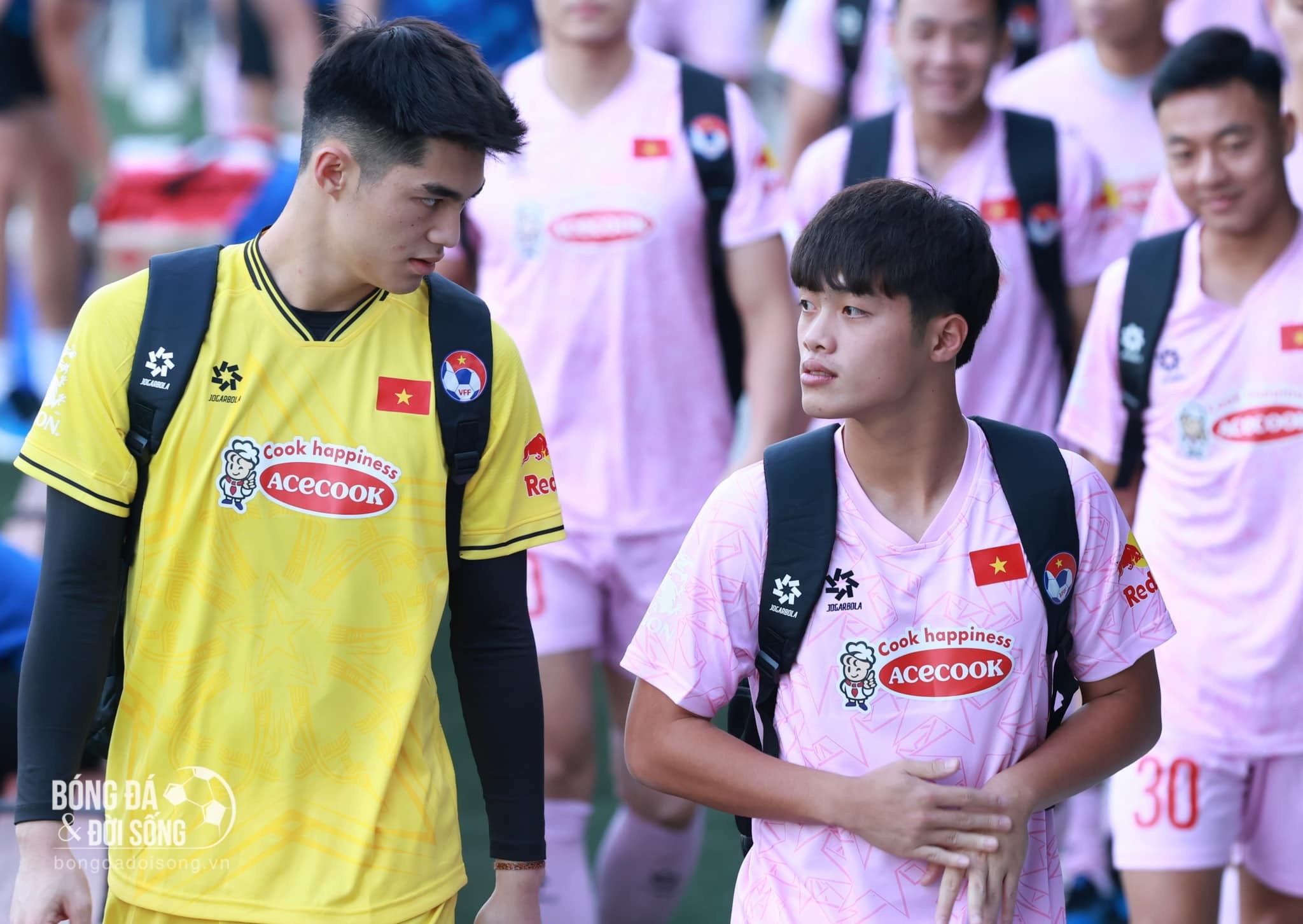 HLV Kim Sang Sik có kế hoạch gì với thủ môn cao 1m91 của HAGL?