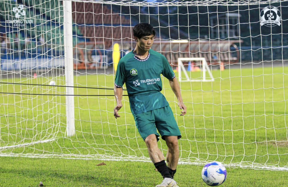 Cơn sốt Công Phượng chưa từng có, Trường Tươi Bình Phước bán hết sạch vé cả mùa