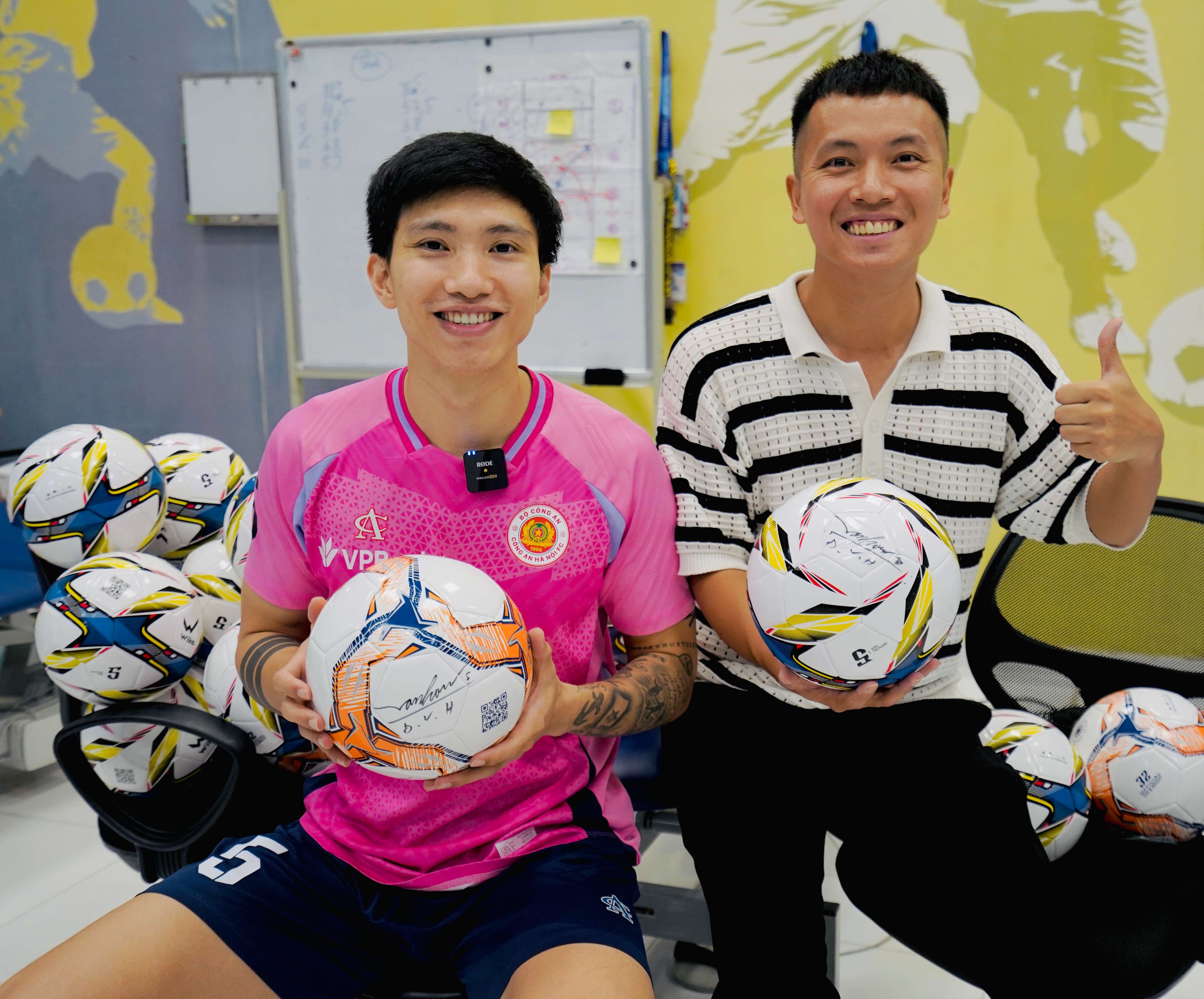 Quang Hải, Văn Hậu cùng Đỗ Kim Phúc nuôi dưỡng đam mê tình yêu bóng đá cho trẻ em có hoàn cảnh khó khăn